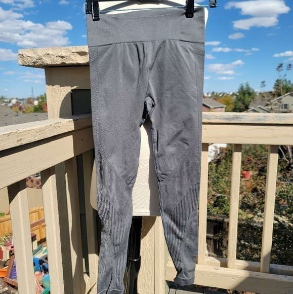 ZYIA GRAY LEGGINGS, W RIBBED ANKLE DETAIL, SZ MEDIUM - Picture 2 of 7